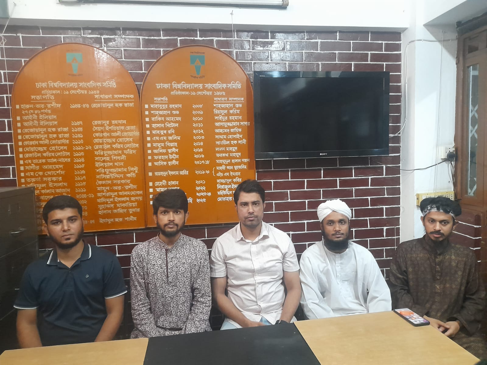 ৪৬তম বিসিএসের লিখিত পরীক্ষা ৪৪’র ভাইভার পরে নেওয়ার দাবি