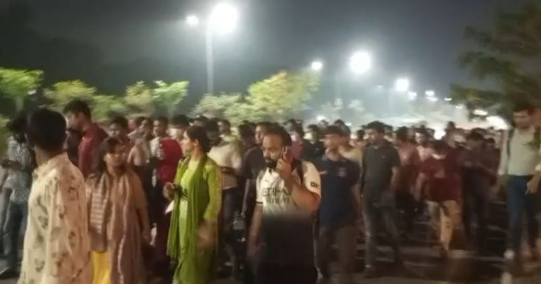 বিসিএসে ভাইভা শেষে লিখিত পরীক্ষার দাবিতে ‘মার্চ টু যমুনা’