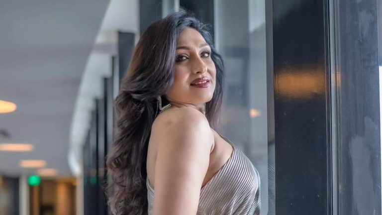 ‘পুরাতন’ নিয়ে নতুনভাবে ঋতুপর্ণা