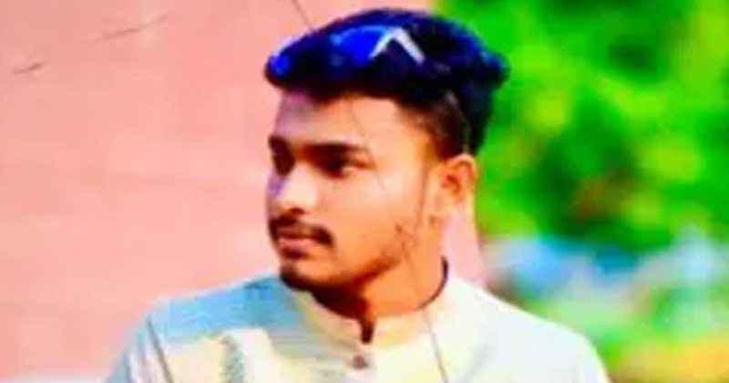 বাড়িতে বাবার লাশ রেখে পরীক্ষা দিলেন আশিক