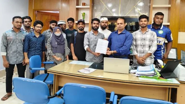 সেই শিক্ষক নাদিরাকে সাতক্ষীরা কলেজে যোগদানে আপত্তি