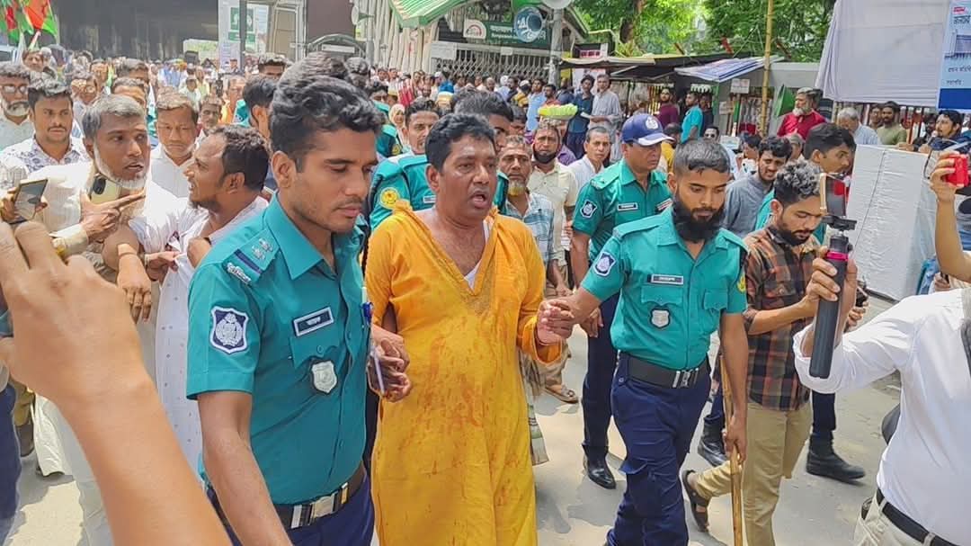 সচিবালয় অভিমুখে লংমার্চ, শিক্ষক নেতা শেখ কাওছার আটক