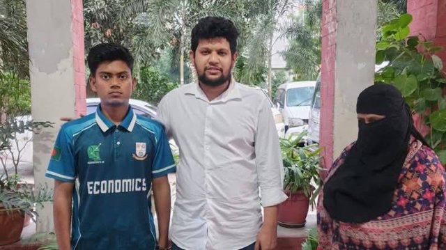 উপদেষ্টা মাহফুজকে বোতল নিক্ষেপকারী শিক্ষার্থীকে ছেড়ে দিল পুলিশ