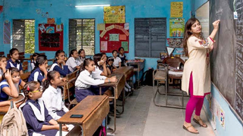 লাগাতার কর্মবিরতিতে যাচ্ছেন প্রাথমিকের শিক্ষকরা