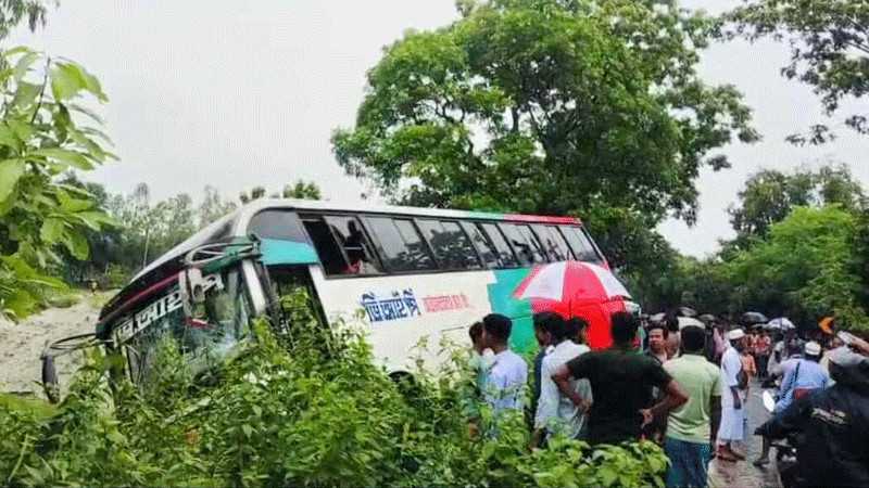 মেয়েকে নিয়ে স্কুলে যাচ্ছিলেন বাবা, বাসের ধাক্কায় প্রাণ গেল দুজনেরই