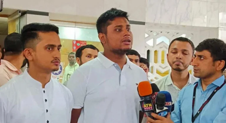 ৮ আগস্টকে ‘নতুন বাংলাদেশ দিবস’ ঘোষণা প্রত্যাখ্যান হাসনাত-সারজিসের
