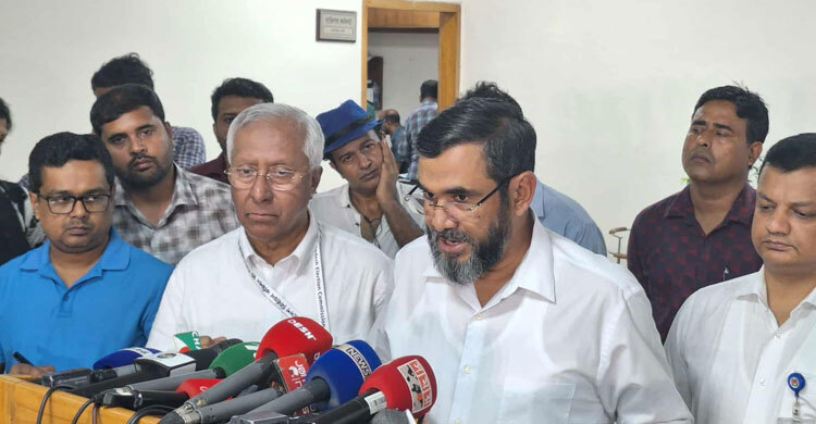 এমপি প্রার্থী হতে পারবেন না শিক্ষাপ্রতিষ্ঠানের গভর্নিং বডির সদস্যরা: ইসি সানাউল্লাহ