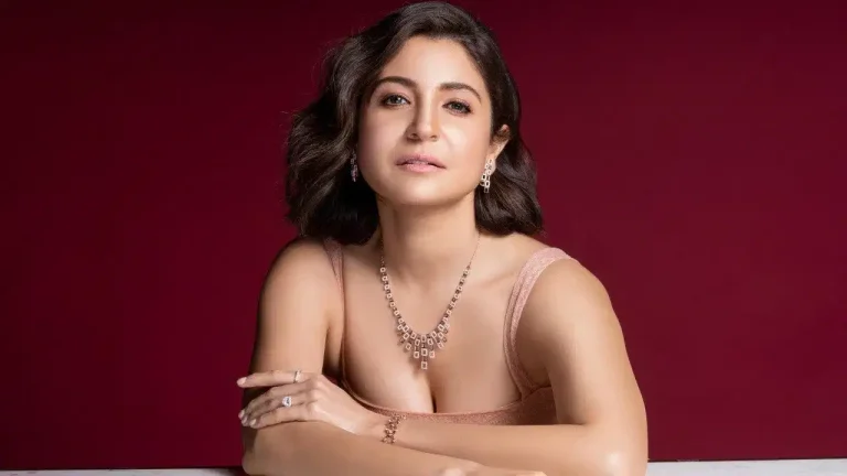 হঠাৎ আড়ালে কেন অনুশকা শর্মা?