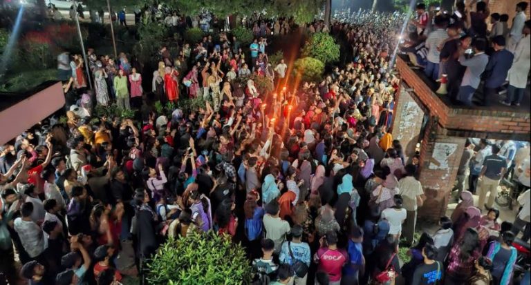 জাহাঙ্গীরনগর বিশ্ববিদ্যালয়ে শিক্ষার্থীকে ধর্ষণচেষ্টার অভিযোগ, কী ঘটেছিল আসলে?