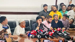 প্রেসক্লাবে এসে পদত্যাগের ঘোষণা দিলেন ইশরাক হোসেন