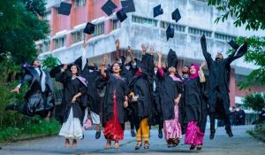 অধরা গাউন-টুপির স্বপ্ন, মিলছে না মূল সনদ, অনীহা বিশ্ববিদ্যালয়গুলোর